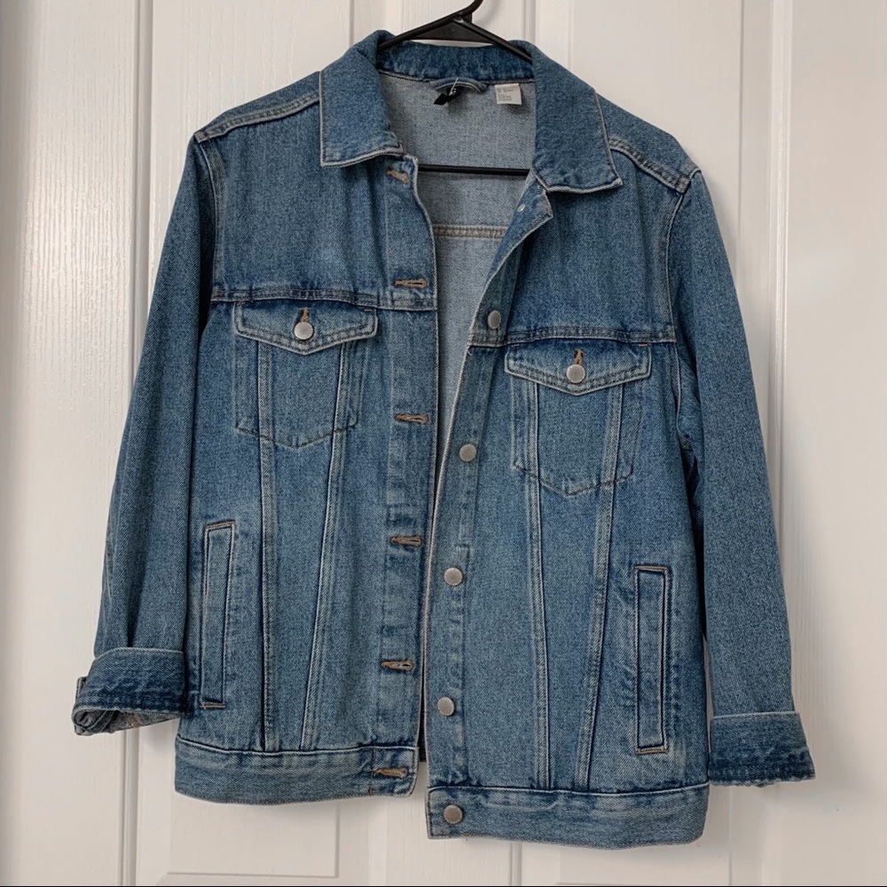 H&M blue denim jacket! Fits like a M/L